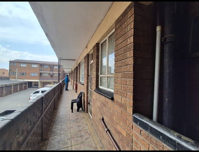 2 BEDROOM FLAT FOR SALE IN VEREENIGING CENTRAL